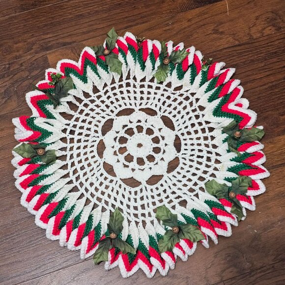 Handcrafted Crochet Christmas Doily 24" lrg festive centerpiece vtg Grannycore - Picture 1 of 12